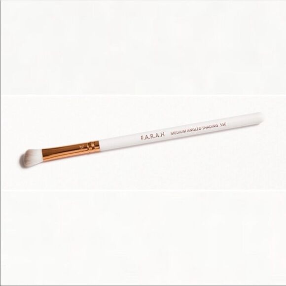 A.R.A.H
Medium Angled Shading 55E White collection NEW plus Ipsy drawstring bag - Picture 1 of 8
